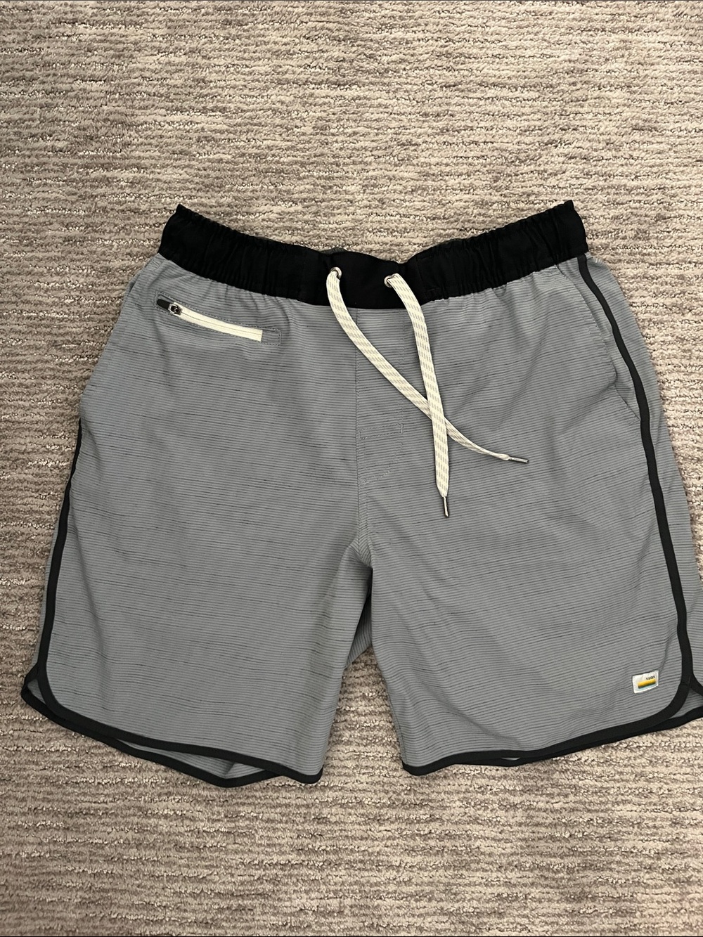 Vuori Men’s Light Gray/blue Athletic Drawstring Shorts size Medium